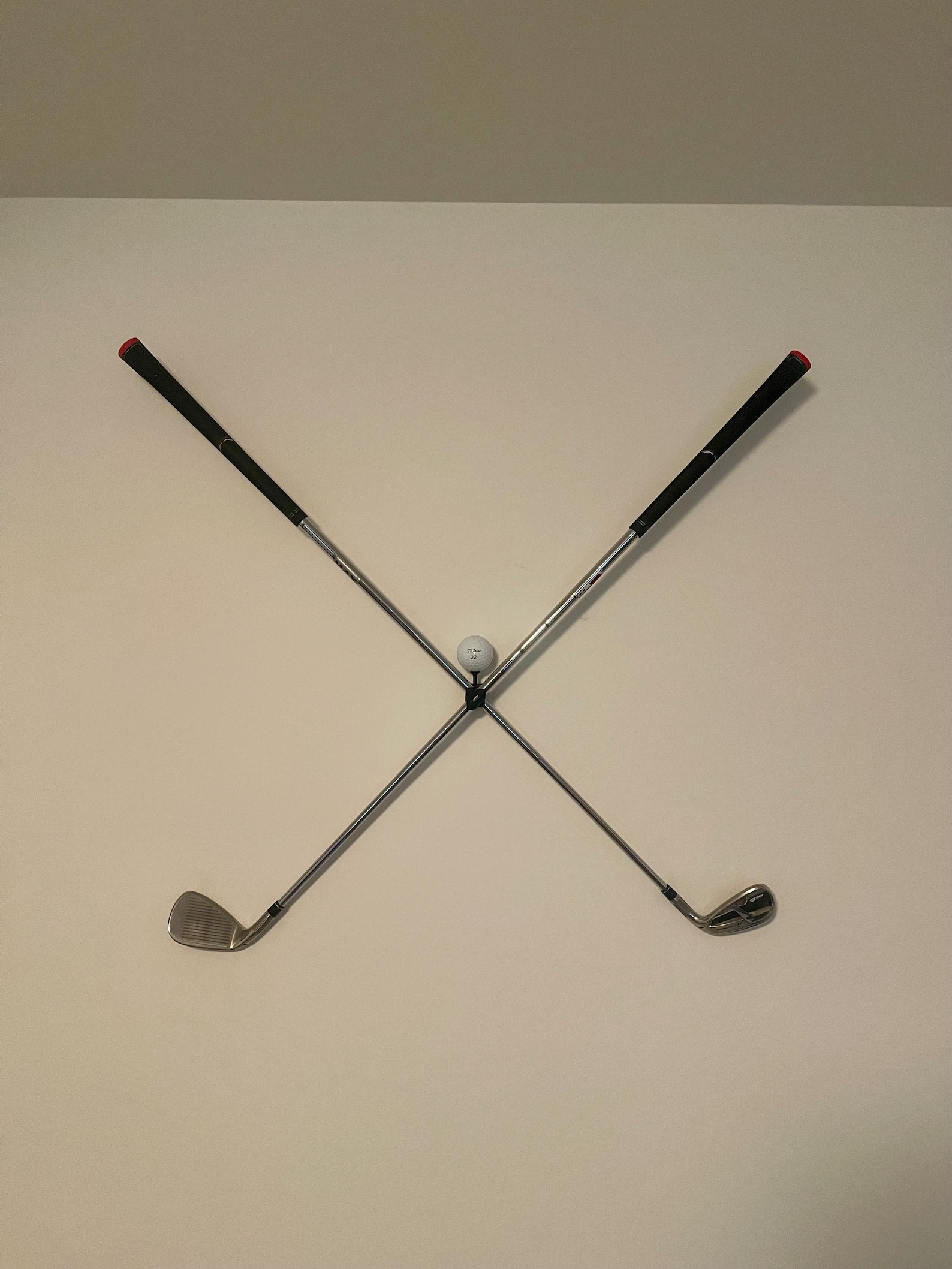 Dual Golf Club Wall Mount Bracket With Tee Holder for Golf Ball / X ...