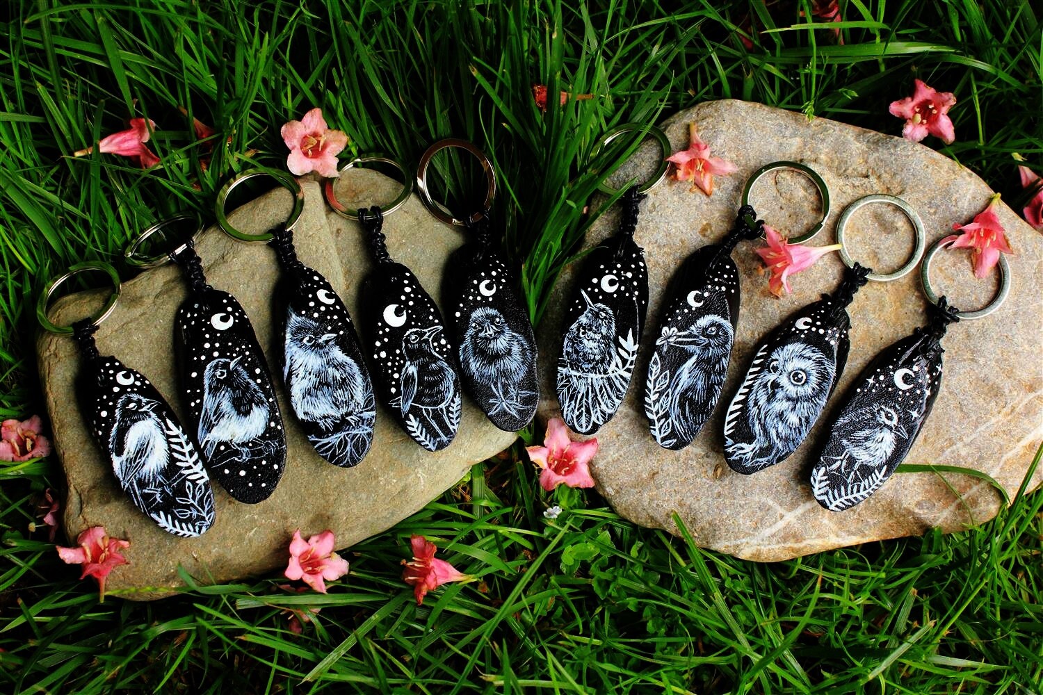 Wooden Keychains, Bird illustration, Animal illustration, Black and white art, Bird lover, Robin Blackbird Hummingbird Owl Duck Magpie Crow