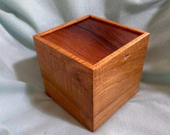 Small Cremation Urn (pet / small human)