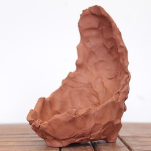 Bonsai pot, crescent, cascade in natural terracotta