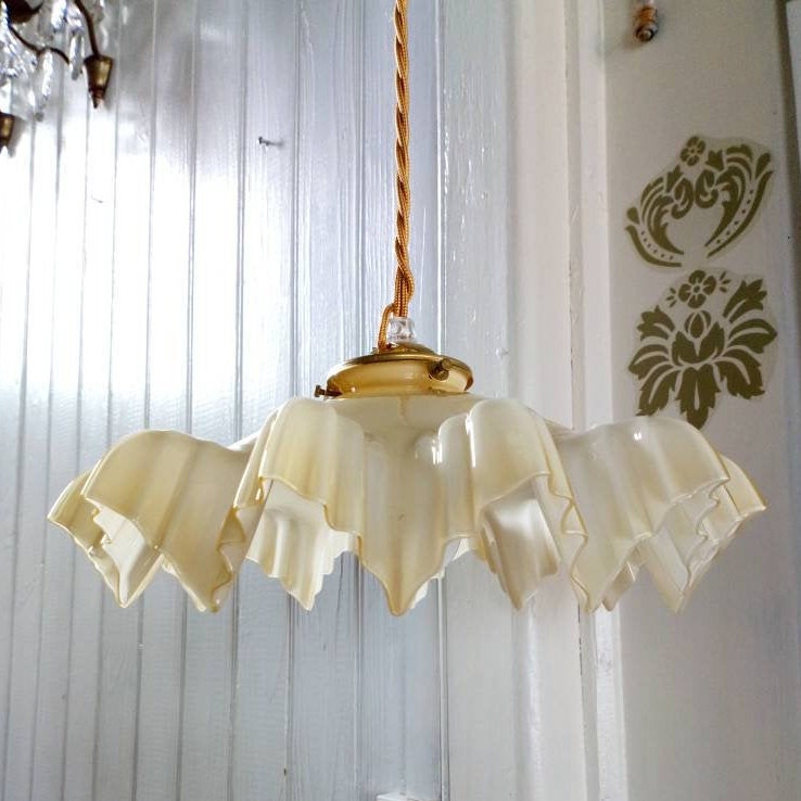 Plafonnier Opaline Jaune Pastel, Luminaire Français Vintage Câblé Pour Les États-Unis Au Eu