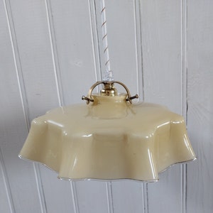 Lámpara de techo de opalina amarillo pastel, luminaria vintage francesa con cableado para EE. UU., Australia y la UE.