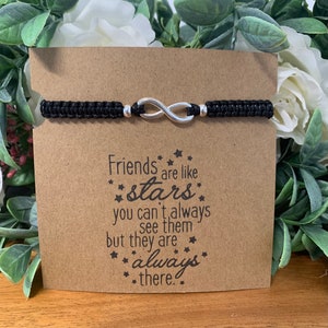 Bracciale dell'amicizia impermeabile con fascino infinito, biglietto con messaggio di amicizia, regalo di compleanno di un amico, braccialetto annodato Macrame