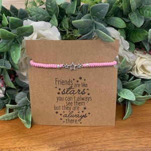 Makramee geknotetes Freundschaftsarmband mit Nachrichtenkarte, DREI STERN-Charm-Verbinder, BFF, Schlangenknoten gewebtes Armband, wasserdicht