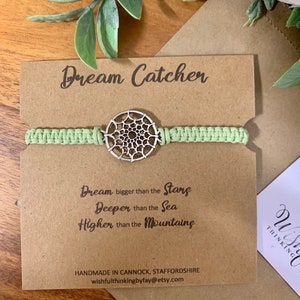 Bracciale dell'amicizia Macrame, fascino acchiappasogni, messaggio ispiratore dei sogni, braccialetto tessuto, scelta di colori