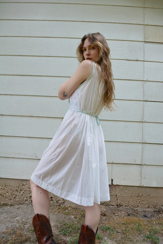 Vintage housedress / vintage white babydoll dress 