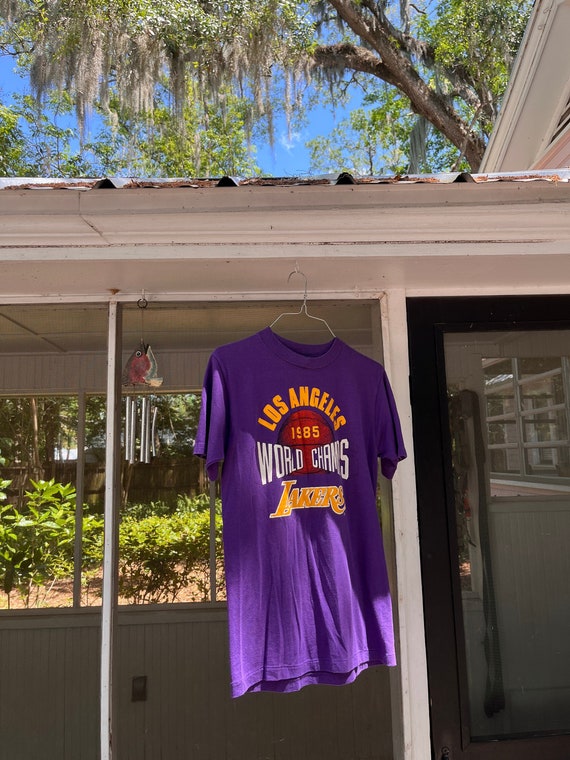 vintage lakers tee shirt / vintage lakers t shirt 