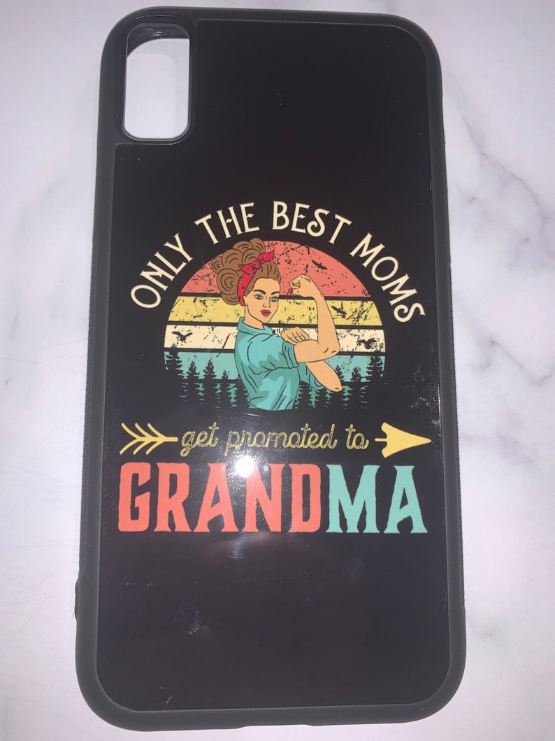 Looking for a unique new grandma gift that she can carry along with her every day? Why not pick a protective phone case to give her? The phone case with a sweet quote will not only reveal her status but also prevent the phone from dust. That sounds great, right?