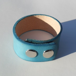 Br LEATHER 2 Snap 1"w BRACELET Blank Top & Side Dyed ASSORTED Color