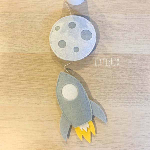 Lune et fusée - Décoration bébé - Mobile DIY