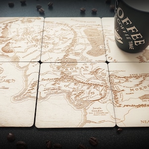 Conjunto de 6 posavasos de madera El Señor de los Anillos, posavasos cuadrados, ideas de regalos de películas de cine geek, mapas de la Tierra Media