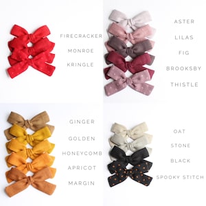 Puede incluir: Un conjunto de 10 lazos para el pelo en varios colores y patrones. Los lazos est&aacute;n hechos de tela y tienen un dise&ntilde;o simple. Los colores incluyen rojo, rosa, marr&oacute;n, amarillo, negro y gris. Los patrones incluyen colores s&oacute;lidos, lunares y punto de cruz.