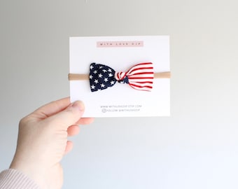 Lazos para el cabello patrióticos. Lazos con la bandera estadounidense. Lazo Sweet P con estrellas y rayas. Diadema o pinza para el cabello con estrellas y rayas. Lazos para el cabello de estilo americano.
