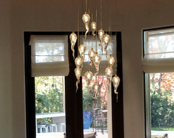Modern-matbords-krona-CURLY DROP-pendelbelysning-i-blåst-glas-specialdesignad-tvåvånings-trappa-krona-i-LED-konstglas-hallbelysning