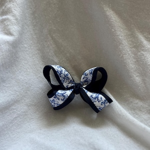 navy and white boutique bow