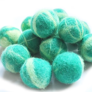 Cat Toys Ball Green Natural Handmade Felt Wool Ball with catnip and bell