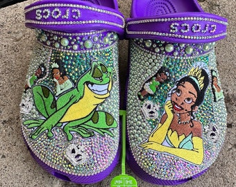 Crocs inspirados en La princesa y el sapo/La princesa Tiana.