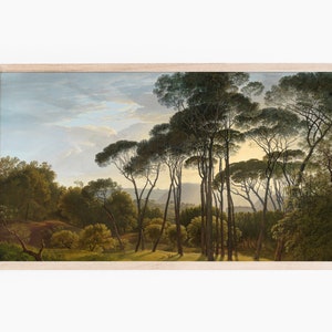 Pode incluir: Uma pintura que retrata uma cena de floresta com pinheiros altos em primeiro plano e uma colina distante ao fundo. O c&eacute;u &eacute; azul claro com nuvens brancas. As &aacute;rvores s&atilde;o de um verde escuro e o solo &eacute; de um castanho claro.