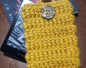 Crochet Kindle Sleeve Pattern | Golden Stacks Reader Sleeve | PDF instant download