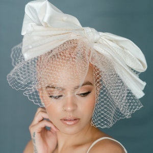 Blushing Birdcage Bow Velo nupcial, Red nupcial, lazo de seda crepé, accesorio para el cabello de boda estilo fascinador, BLUSH