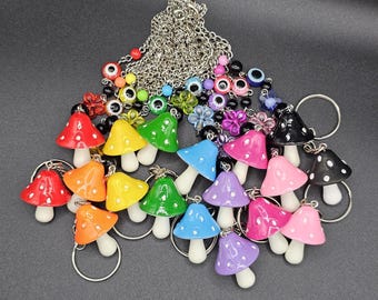 PACK DE AMULETOS DE HONGOS / Juego de llavero y amuleto para espejo retrovisor para coche y bolso / ¡Ahorra comprando ambos! / 9 opciones de color