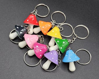 Llavero con dije de seta / Accesorio de seta para llaves, bolsos y mochilas / 9 opciones de color