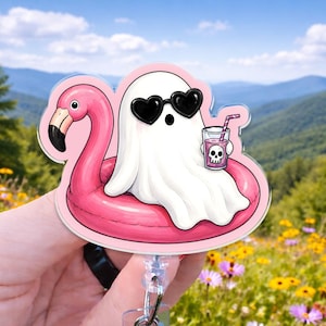 Porta credenciales de fantasma adorable / Porta credenciales de fantasma con flotador de flamenco rosa / Porta credenciales de enfermera de verano / Regalo adorable y espeluznante imagen 1