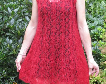 Anmutiges rotes Spitzenkleid