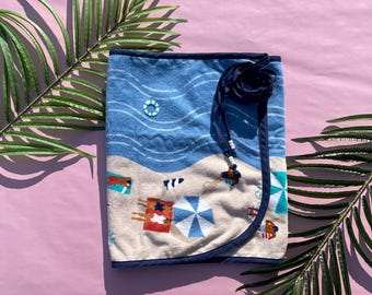 Saia de toalha de praia multicolorida com estampa de praia, estilo pareô.
