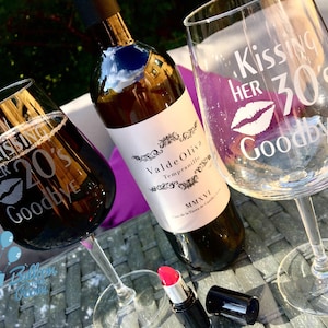 Kissing her 20s Goodbye - Kissing her 30s Goodbye - Engraved Wine Glass