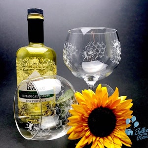 Bee and Honeycomb Balloon Gin Glass - Engraved Balloon Gin Glass