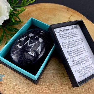 Luxe gegraveerde pinguïn kiezelsteen - gepersonaliseerd met initialen - Keepsake Pebble - geschenkverpakking