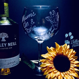 Giraffe Balloon Gin Glass - Mum&#39;s Gin and Tonic - Engraved Balloon Gin Glass