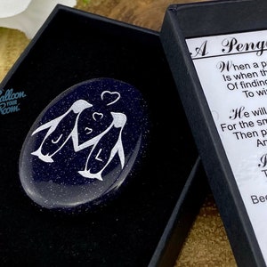 Kleine luxe gegraveerde pinguïnsteen - gepersonaliseerd met initialen - Keepsake Pebble - in geschenkverpakking