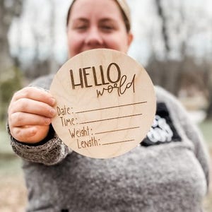 Hello World Wooden Birth Announcement Sign – 6-Inch Round Baby Arrival Keepsake