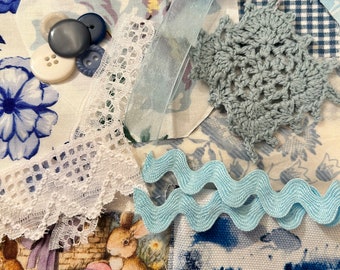 Mini blauw pakket met langzame veertjes