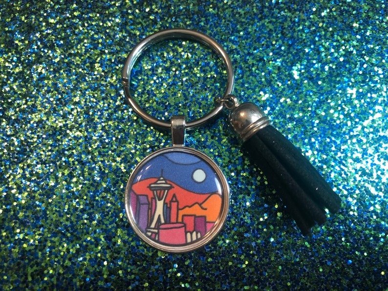 Seattle Space Needle Gift Keychain Or Necklace Or Retractable Id Badge Clip Free Shipping Gift Keychains Lanyards Accessories Sied In