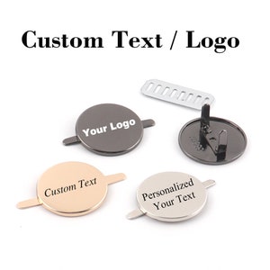 Etichette rotonde personalizzate per borse, etichette per borse in metallo da 30 mm color oro chiaro/nero/argento con piedini, logo/testo inciso personalizzato per lavori artigianali