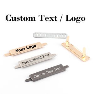 persönliches Lasergraviertes Logo 49 x 12 mm schwarz / hellgold Rechteck Metallrohling Tags mit Füßen