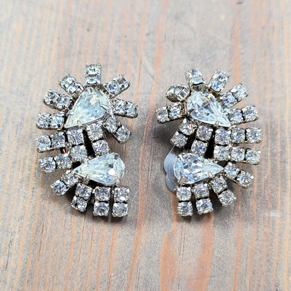 La Rel Clear Rhinestone Earrings, Silver Tone Clip On, Vintage 1950s Costume Jewelry, Dress Up, Pear, Teardrop  Comet Style Signed Earrings