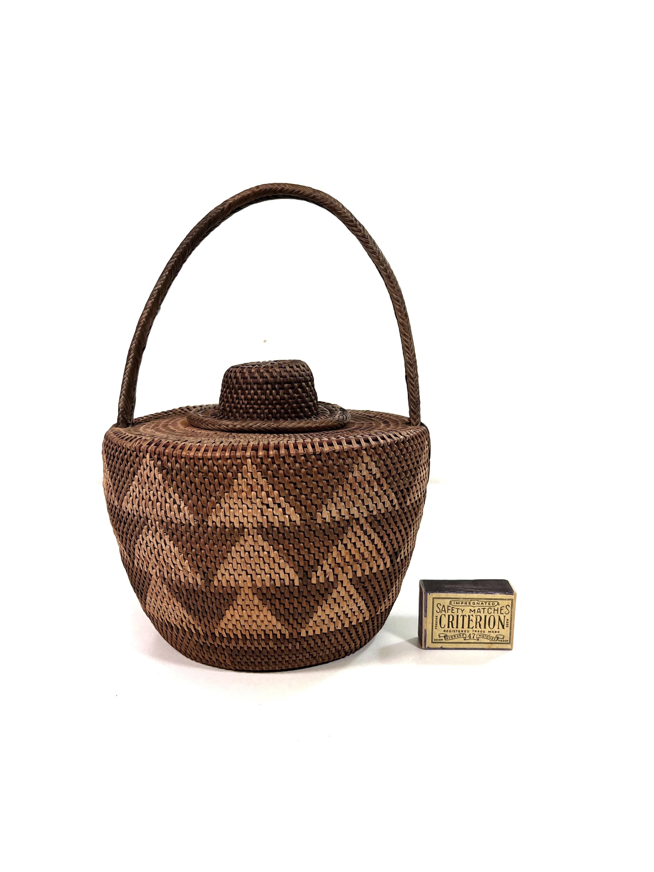 パプアニューギニアの伝統的なヴィンテージ手編みブカバスケット