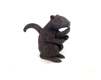 Vintage cast iron squirrel nutcracker - rodent - tree fox - animal figure - height: 4.7" - Germany - 1940-50s