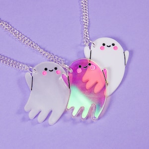Anpassat spökhalsband – Kawaii pastellgotisk akrylhänge, personlig kedja