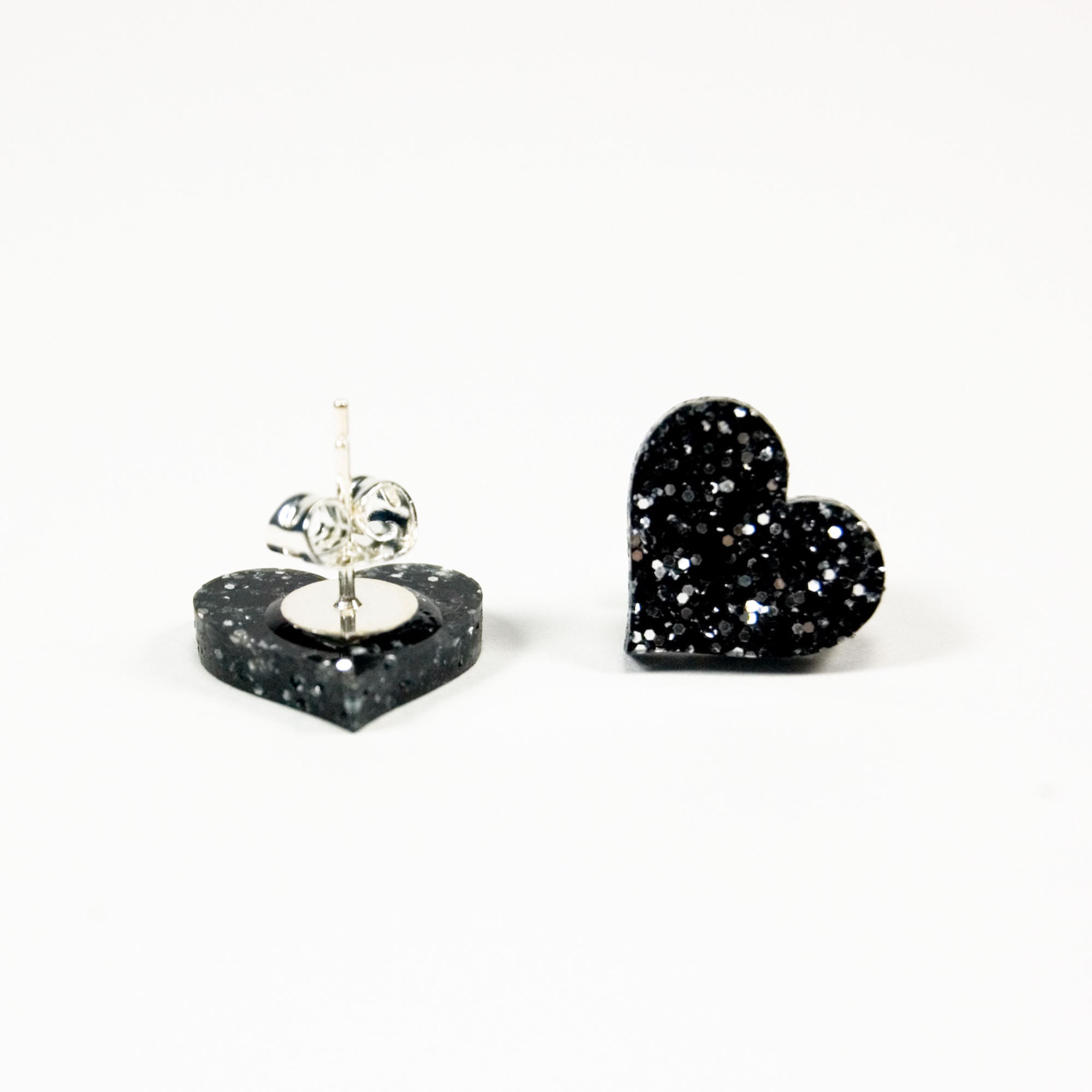 アクセサリー HUMAN MADE Heart Silver Earrings \"Black Human Made - HEART SILVER EARRING | HBX