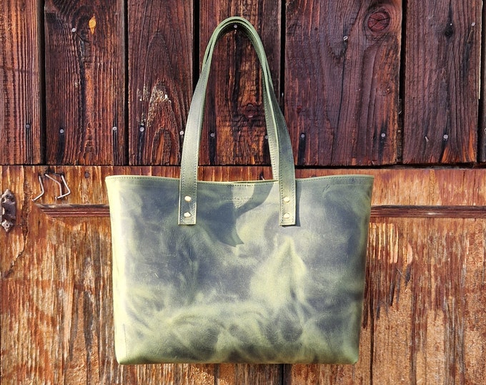 Balandis Atelier The Insatiable Leather Tote bag in Premium Green Pull Up Leather