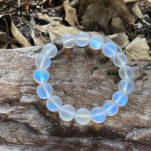Opal Mondstein Matt Aura Glow Blau Perlen elastisches Armband-Mermaid- irisierend-10 mm-Schicht Armband-Mädchen Teen Geschenk Handmade Synthetik