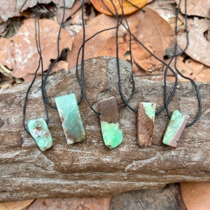 Rough Green Chrysoprase Gemstone Crystal Necklace-Green Gemstone-Men&#39;s Gift-Woman Jewelry-Man Gift-Surfer Necklace-Green Quartz Necklace