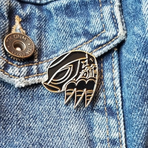 PREDACKLES - Predator + Knuckles Enamel Pin