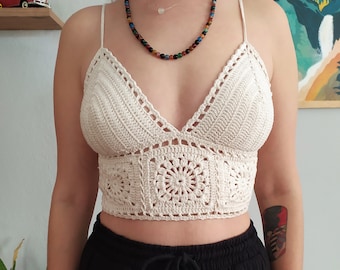 Top halter color crudo para festival de crochet de verano – Última oportunidad: top cuadrado estilo boho hecho a mano de la abuela