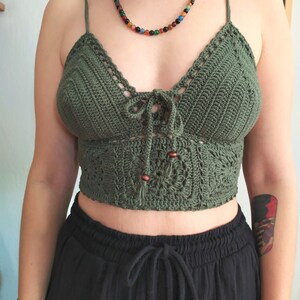 • Detail of adjustable neckline with drawstring finish
